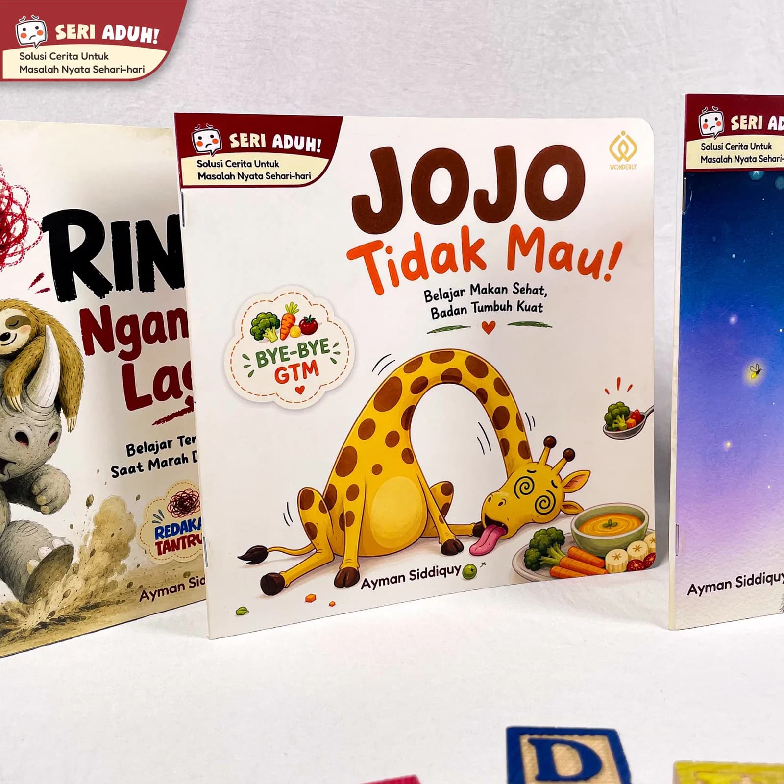 Foto dekat beberapa buku fisik Seri Aduh!